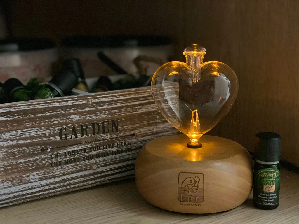 Aroma Diffuser (wooden base - heart)